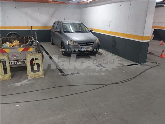 Izdajem komforno novo garažno mesto na nivou -1