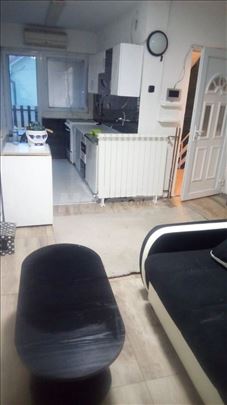 Iznajmljujem namestenu garsonjeru 23 M2 