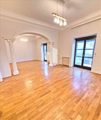 Kvalitetna kuća, 4 parking mesta -Bul. Oslobođenja