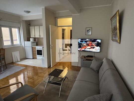 Lep i komforan stan na lekinom Brdu