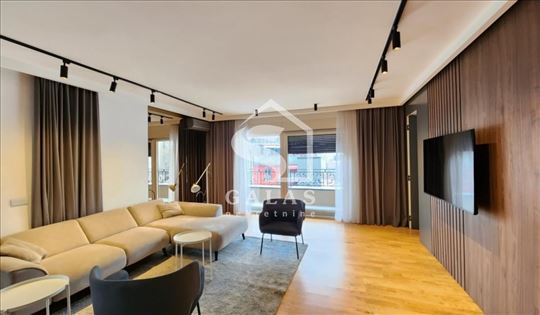 Lux  stan sa 2 garažna mesta