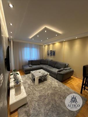 Moderan dvoiposoban stan na Novoj Detelinari