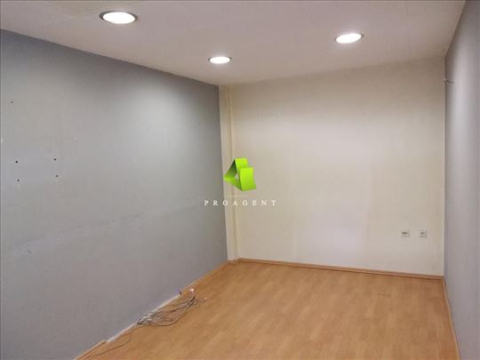 Nenamešten jednoiposoban stan kod Doma zdravlja ID