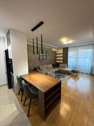 Novi Sad, Sajam kompleks, prelep dvoiposoban stan 