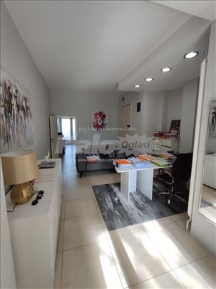 Odličan poslovni prostor u centru na prodaju 