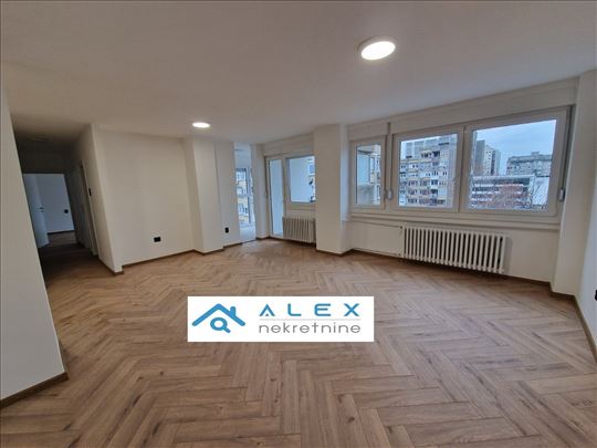 Odličan trosoban stan na Bulevaru Oslobođenja