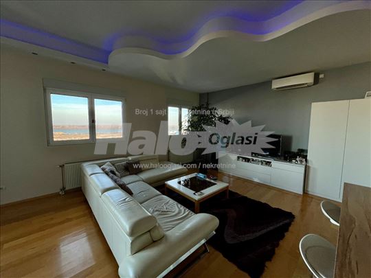 Penthaus sa pogledom na Dunav + 2 garažna mesta