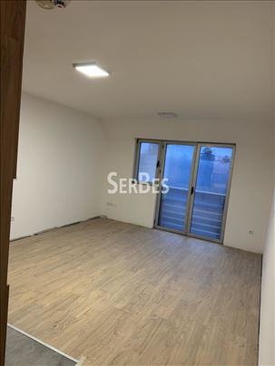 Poslovni prostor 32m2 kod Šeretona + parking ID#17