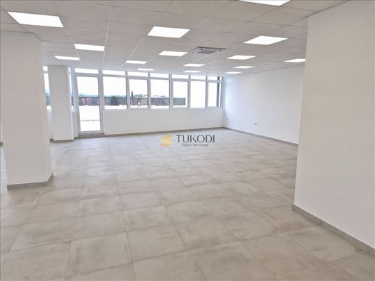 Poslovni prostor u dve etaže od 930m2