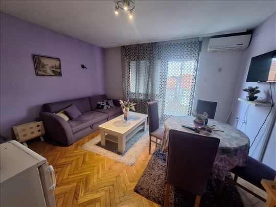 Prodaje se kuca- u blizini Nove pijace