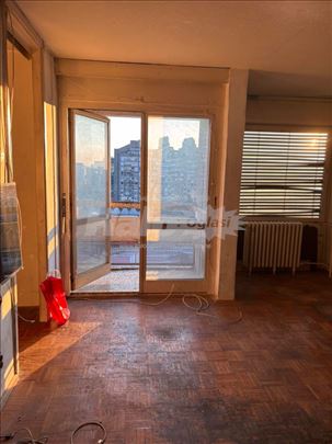 Prodajem 1.5 stan 43+2 u bloku 23