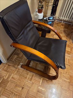 Prodajem 2 iste stolice za ljuljanje 