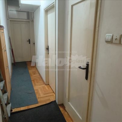 Prodajem stan u centru 