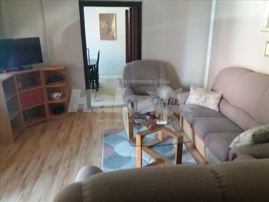 Stan na spratu kuce,crveni pevac 60m2