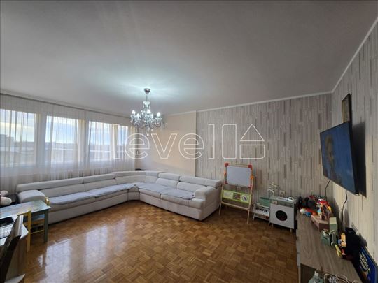Stan,Novi Sad,Bulevar Oslobođenja,kv: 79.00, € 215