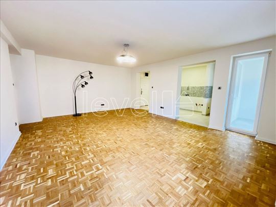 Stan,Novi Sad,Cara Dušana,kv: 64.00, € 182400