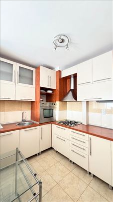 Stan u centru Nove Pazove!