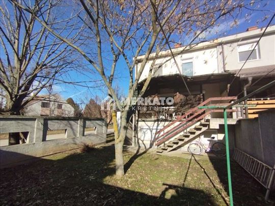 Troetažna, tipska kuća sa garažom, Putnikovo ID#14