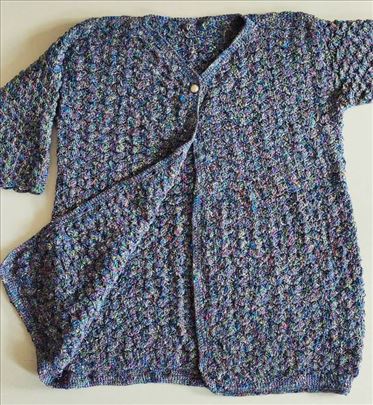 Umetnost u nitima: Unikatna ručno heklana bluza 