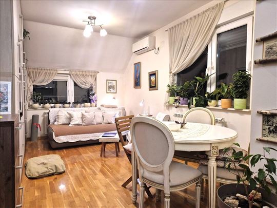 Zemun, Hercegovačka, stan sa parkingom