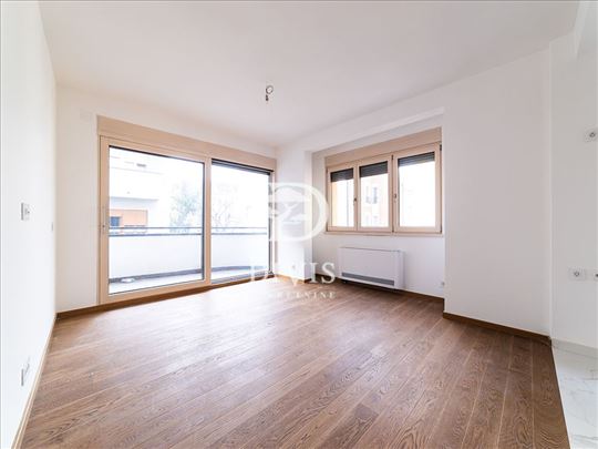 4.0 stan u novoj zgradi na Vračaru, kod Hrama 89m2