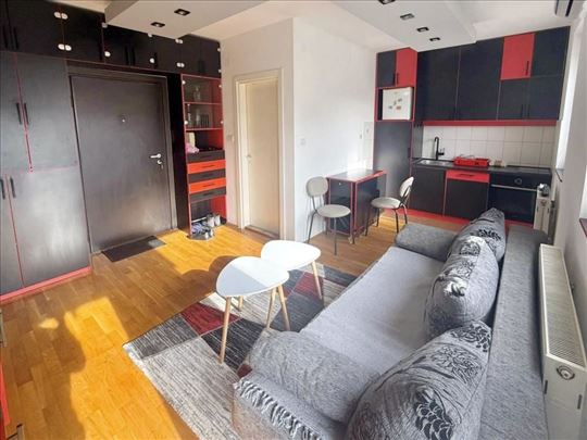 Dvosoban namešten stan|Partizanski blok|Zgrada nov