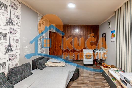 Dvosoban stan 64m2, kod Pravnog fakulteta