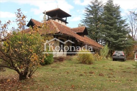 Etno kuća u starom Srpskom stilu na placu od 1ha, 