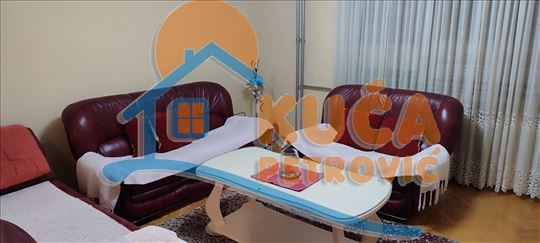 Izdaje se odličan stan na Bulevaru Nemanjića, 54m2