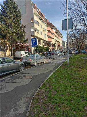 Izdaje se poslovni prostor (lokal) 62m2 LION