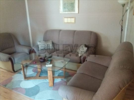 Izdaje se stan u kući u Voždovoj ulici