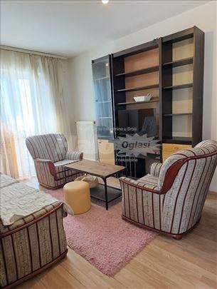 Izdajem jednoiposoban stan u Zarkovu
