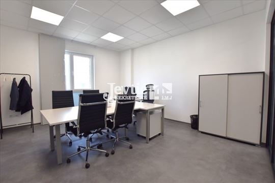Kancelarije u poslovnoj zgradi na Novom Beogradu