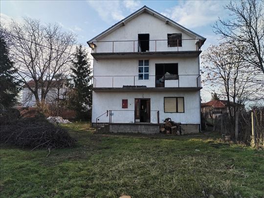 Kuca, Radmilovac, 6ari plac