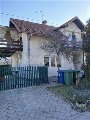 Kuca sa dva odvojena stana