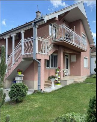 Kuće u blizini Kliničkog centra,2-etažna i prizemn