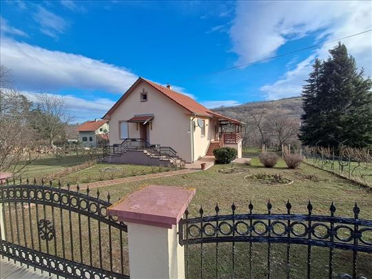 Kvalitetna kuća u Beočinu na obroncima Fruške gore