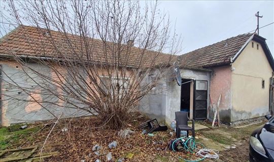 Na prodaju kuća u Kljajićevu – 94 m², plac 597 m²