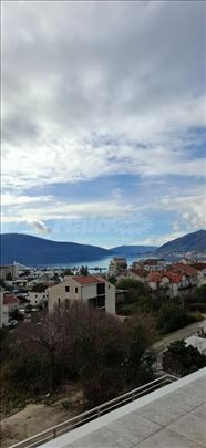 Na prodaju luksuzan penthouse u Mažinama, Tivat