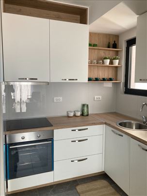 Nov 2.0 namešten, parking mesto