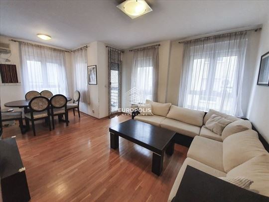 Odličan, 2.5, sa garažom