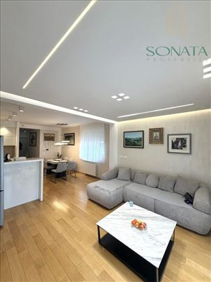 Odličan 3.0 stan sa garažnim mestom