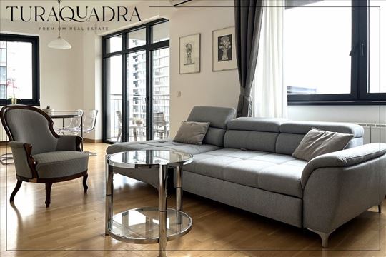 Porodičan stan s pogledom na reku