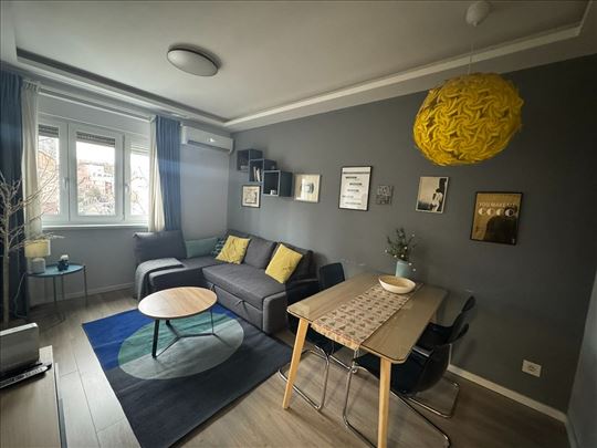 Renoviran stan,45m2,Profesorskoj koloniji,parking
