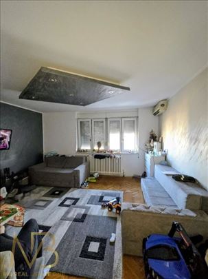 Stan koji se ne propušta!Na odličnoj lokaciji!