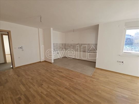 Stan,Sremska Kamenica,Sremska Kamenica,kv: 73.00, 