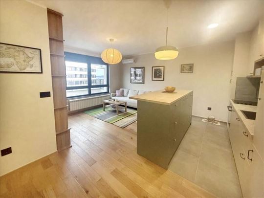 Svetao i elegantan stan|Novogradnja|Odličan raspor