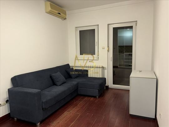 Uknjižen jednoiposoban stan! Odlična investicija!