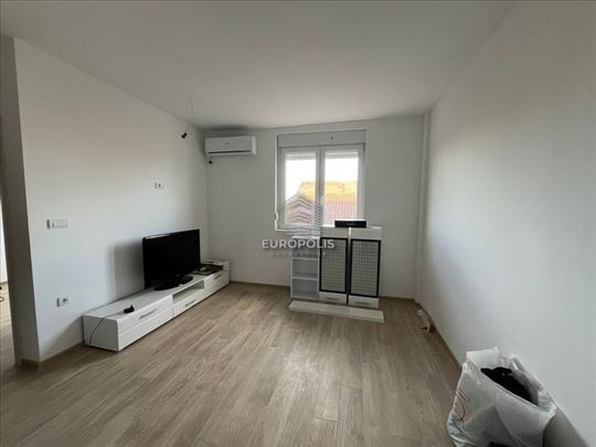 Uknjižen stan - Novi Banovci