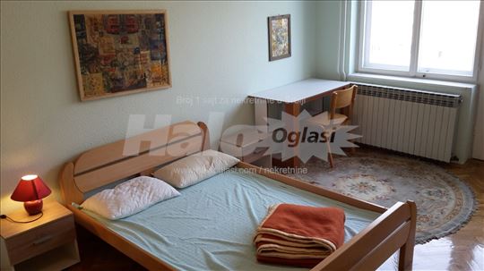 Centar, Tasmajdan, 68m2, EG, 3 zasebne spavace